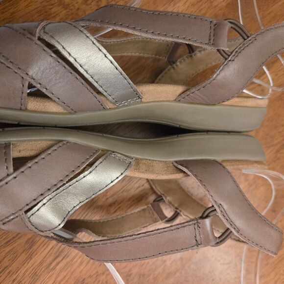 Earth Origins Sandals - Picture 4 of 8